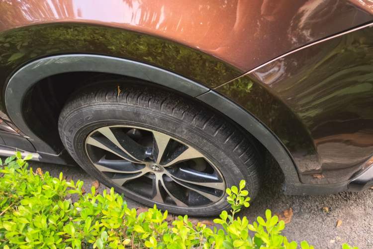 Used Toyota RAV4 2015 2.5L Automatic 4x4 Luxury Edition Right Front Wheel Hub