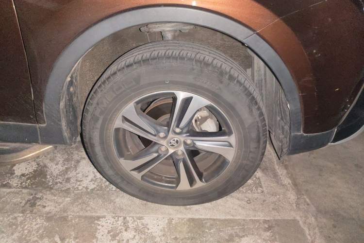 Used Toyota RAV4 2015 2.0L CVT Two-Wheel Drive Fashion Edition Right Front Wheel Hub