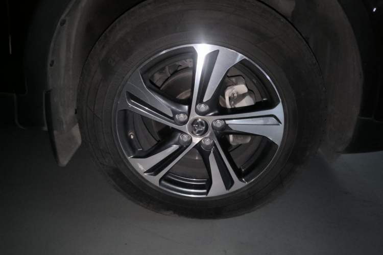 Used Toyota RAV4 2015 2.0L CVT Two-Wheel Drive Urban Edition Right Front Wheel Hub