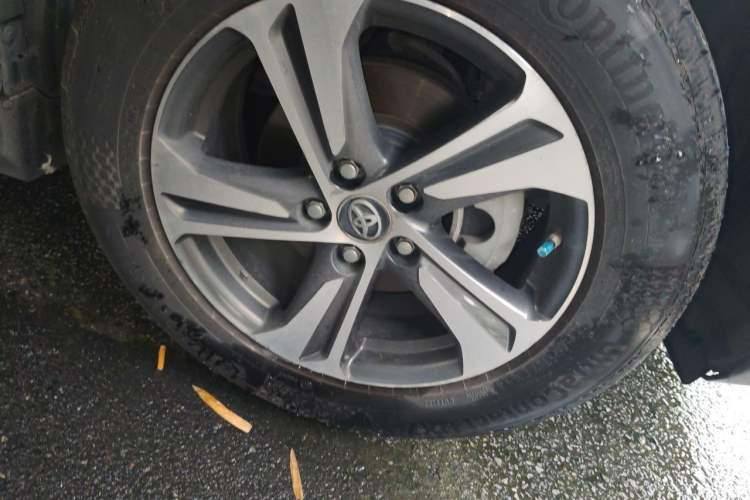Used Toyota RAV4 2015 2.0L CVT Two-Wheel Drive Fashion Edition Right Front Wheel Hub