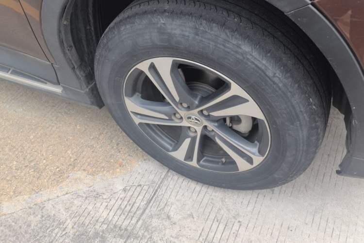 Used Toyota RAV4 2015 2.0L CVT Two-Wheel Drive Fashion Edition Right Front Wheel Hub