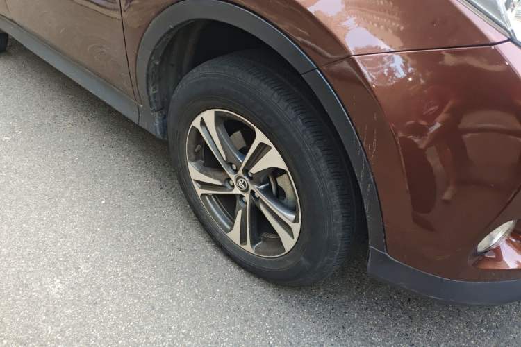 Used Toyota RAV4 2015 2.0L CVT Two-Wheel Drive Fashion Edition Right Front Wheel Hub