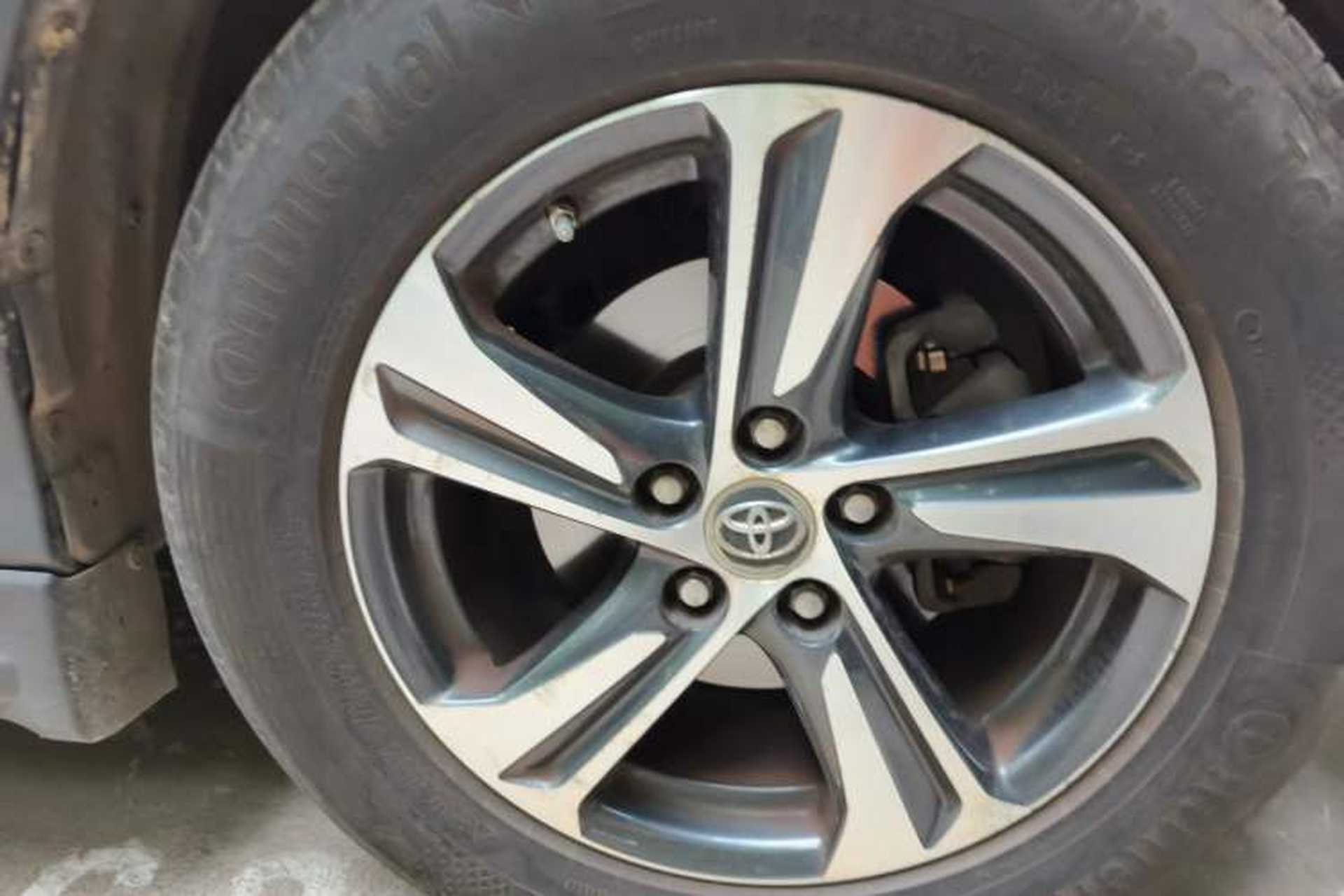 Used Toyota RAV4 2015 2.0L CVT Two-Wheel Drive Fashion Edition Right Front Wheel Hub
