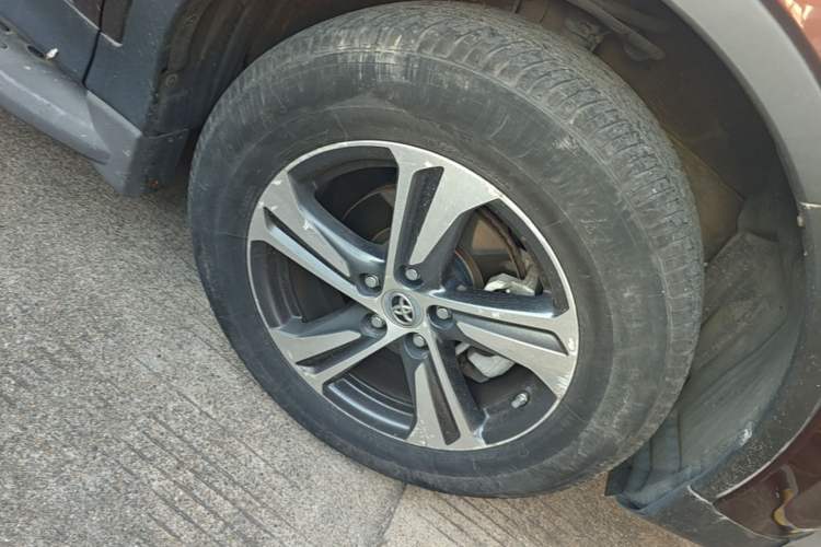 Used Toyota RAV4 2015 2.0L CVT Two-Wheel Drive Fashion Edition Right Front Wheel Hub