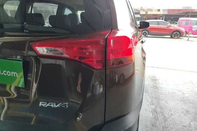 Used Toyota RAV4 2015 2.0L CVT Two-Wheel Drive Fashion Edition Right Rear Taillight