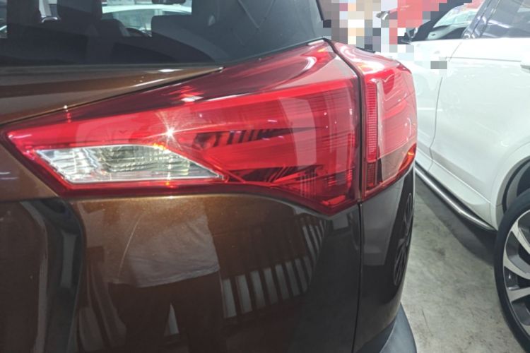 Used Toyota RAV4 2015 2.5L Automatic 4x4 Elite Edition Right Rear Taillight