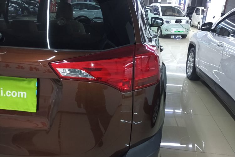 Used Toyota RAV4 2015 2.0L CVT 4x4 Trend Edition Right Rear Taillight
