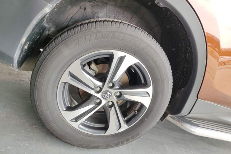 Used Toyota RAV4 2015 2.0L CVT Two-Wheel Drive Fashion Edition Right Rear Wheel Hub
