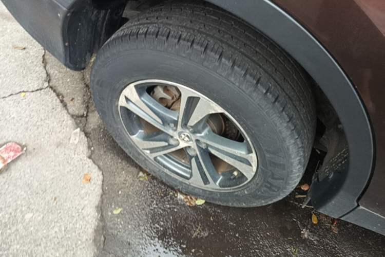 Used Toyota RAV4 2015 2.0L CVT Two-Wheel Drive Fashion Edition Right Rear Wheel Hub