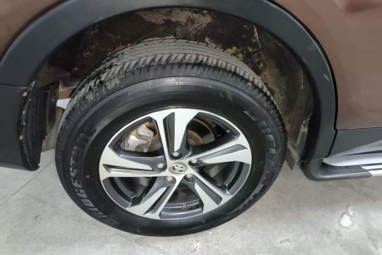 Used Toyota RAV4 2015 2.0L CVT Two-Wheel Drive Fashion Edition Right Rear Wheel Hub