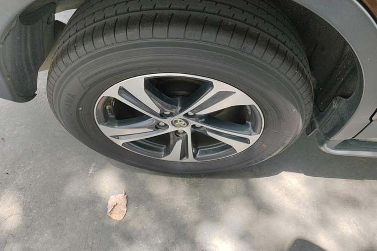 Used Toyota RAV4 2015 2.0L CVT Two-Wheel Drive Fashion Edition Right Rear Wheel Hub