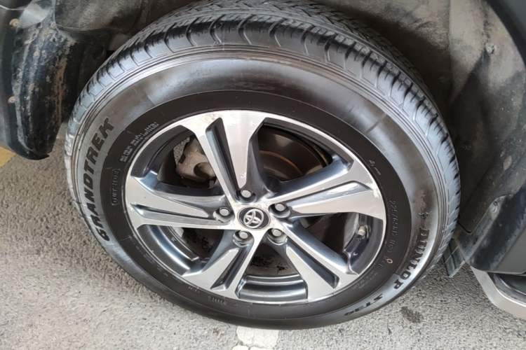 Used Toyota RAV4 2015 2.0L CVT Two-Wheel Drive Fashion Edition Right Rear Wheel Hub