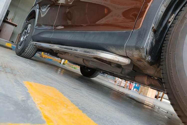 Used Toyota RAV4 2015 2.0L CVT Two-Wheel Drive Fashion Edition Right Side Sill