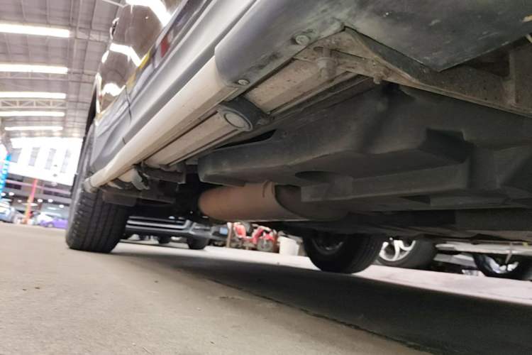 Used Toyota RAV4 2015 2.0L CVT Two-Wheel Drive Fashion Edition Right Side Sill