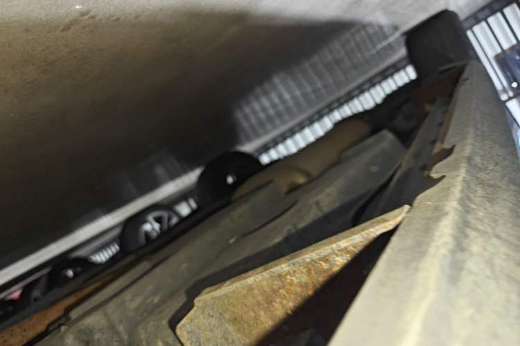 Used Toyota RAV4 2015 2.5L Automatic 4x4 Elite Edition Right Side Sill