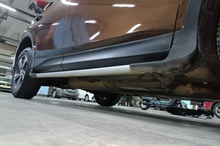 Used Toyota RAV4 2015 2.0L CVT Two-Wheel Drive Fashion Edition Right Side Sill
