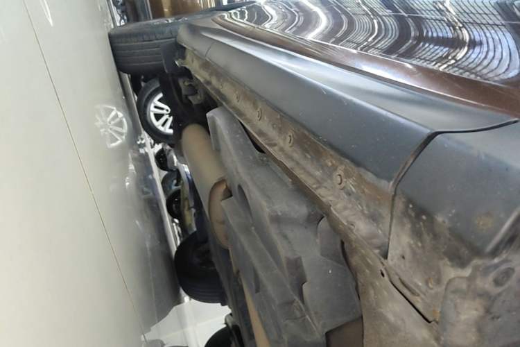 Used Toyota RAV4 2015 2.5L Automatic 4x4 Elite Edition Right Side Sill