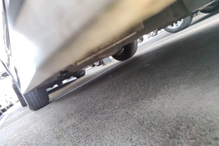 Used Toyota RAV4 2015 2.0L CVT Two-Wheel Drive Fashion Edition Right Side Sill