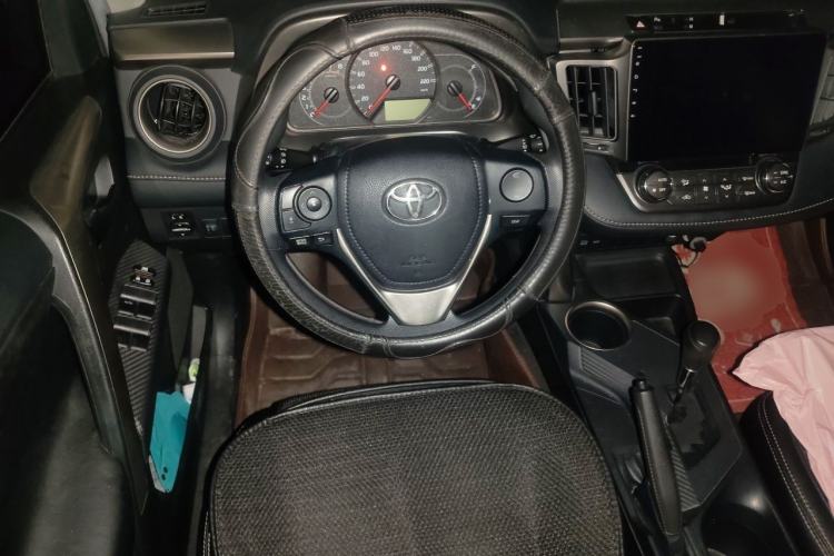 Used Toyota RAV4 2015 2.0L CVT Two-Wheel Drive Fashion Edition Steering Wheel