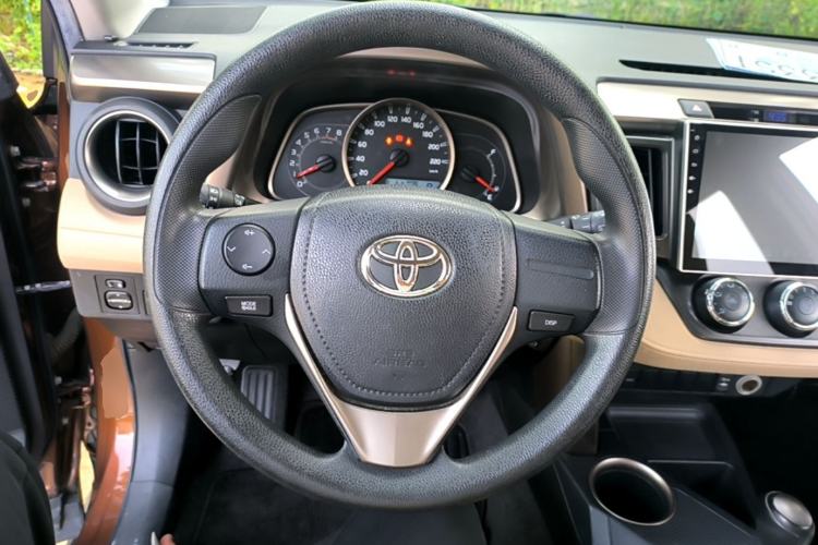 Used Toyota RAV4 2015 2.0L CVT Two-Wheel Drive Urban Edition Steering Wheel