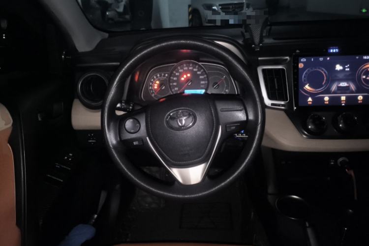 Used Toyota RAV4 2015 2.0L CVT Two-Wheel Drive Urban Edition Steering Wheel