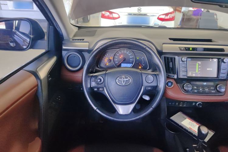 Used Toyota RAV4 2015 2.5L Automatic 4x4 Elite Edition Steering Wheel
