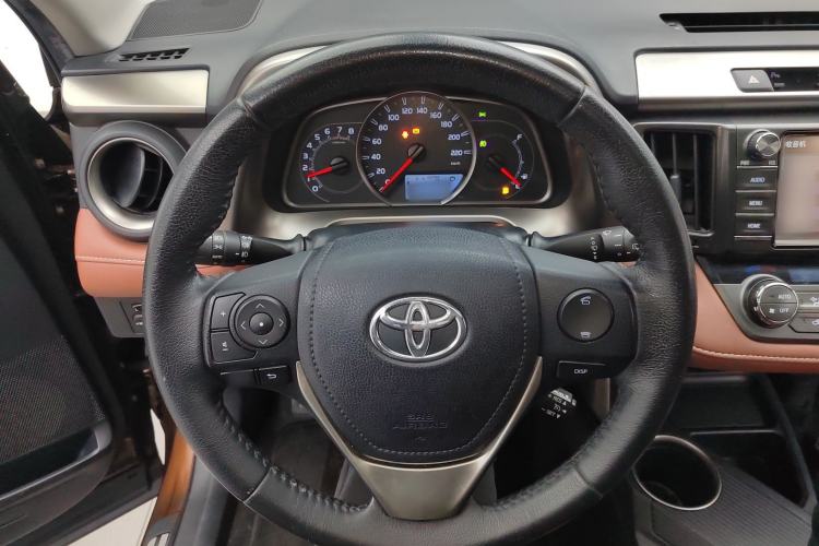 Used Toyota RAV4 2015 2.5L Automatic 4x4 Elite Edition Steering Wheel