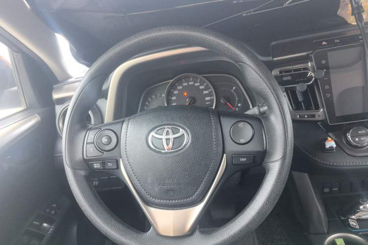 Used Toyota RAV4 2015 2.0L CVT Two-Wheel Drive Fashion Edition Steering Wheel