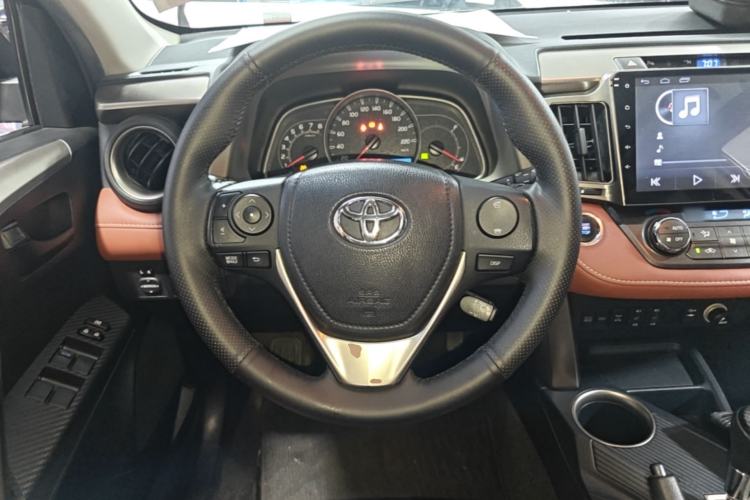 Used Toyota RAV4 2015 2.5L Automatic 4x4 Elite Edition Steering Wheel