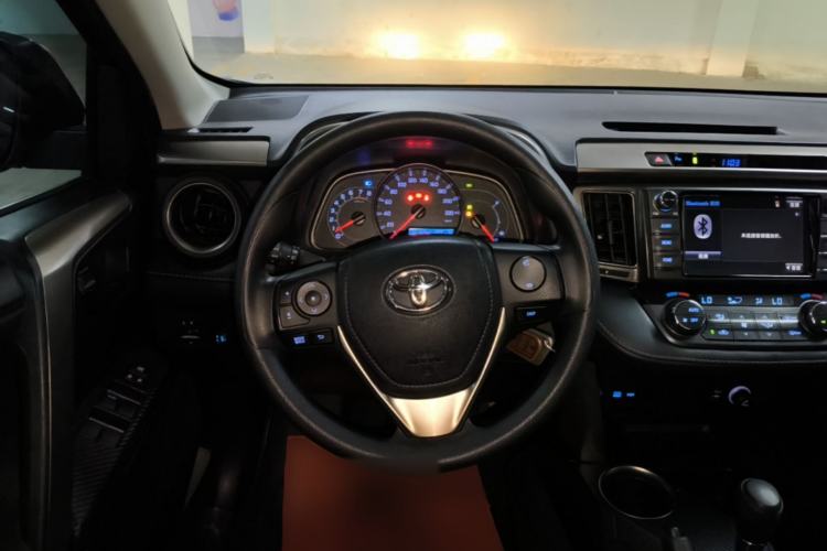 Used Toyota RAV4 2015 2.0L CVT Two-Wheel Drive Fashion Edition Steering Wheel