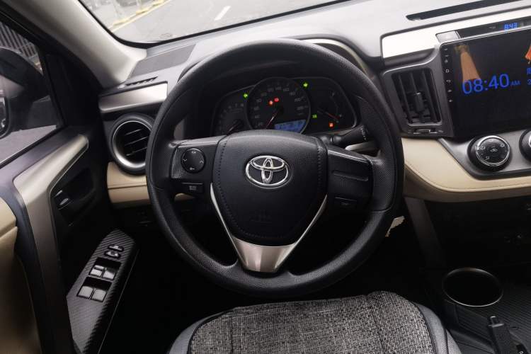 Used Toyota RAV4 2015 2.0L CVT Two-Wheel Drive Urban Edition Steering Wheel