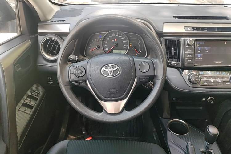 Used Toyota RAV4 2015 2.0L CVT Two-Wheel Drive Fashion Edition Steering Wheel