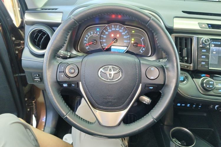 Used Toyota RAV4 2015 2.5L Automatic 4x4 Elite Edition Steering Wheel