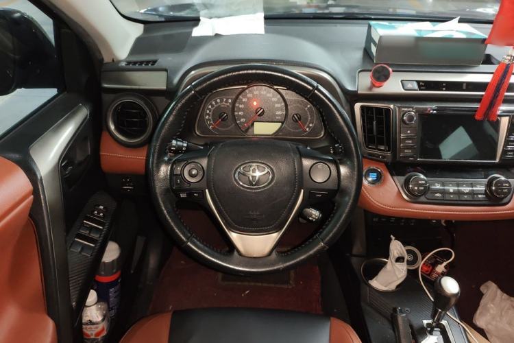 Used Toyota RAV4 2015 2.5L Automatic 4x4 Elite Edition Steering Wheel