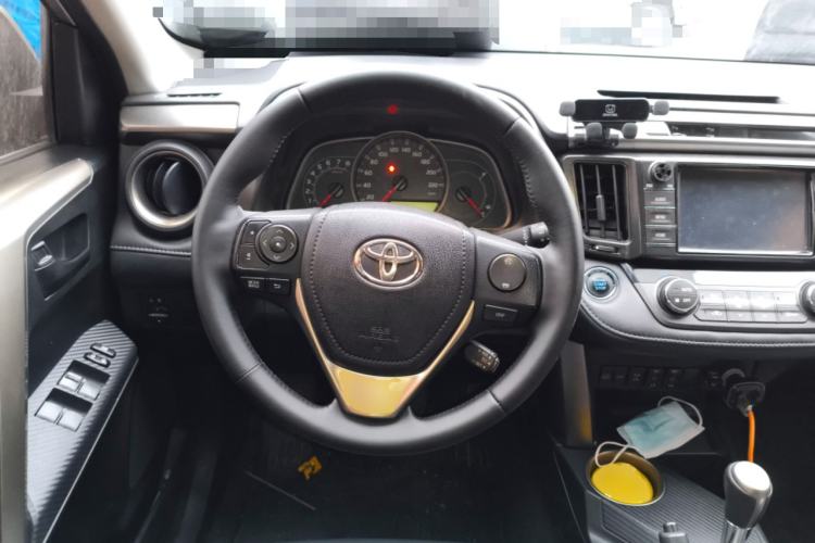 Used Toyota RAV4 2015 2.5L Automatic 4x4 Elite Edition Steering Wheel