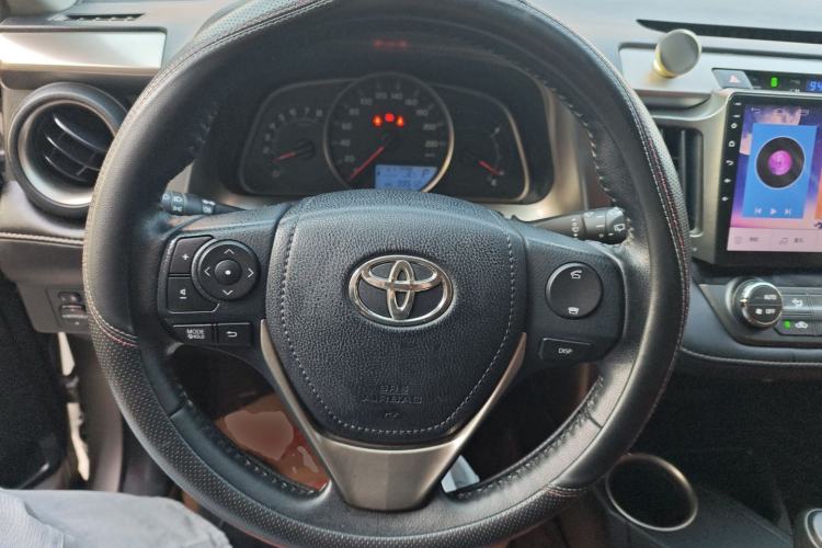 Used Toyota RAV4 2015 2.0L CVT Two-Wheel Drive Fashion Edition Steering Wheel