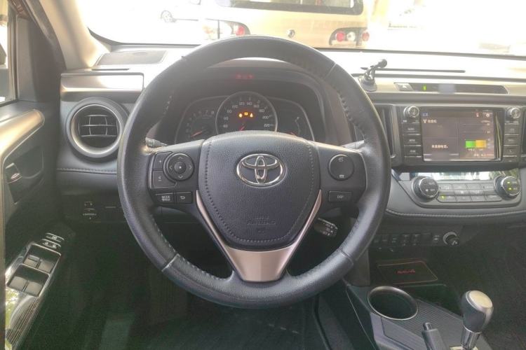 Used Toyota RAV4 2015 2.5L Automatic 4x4 Elite Edition Steering Wheel