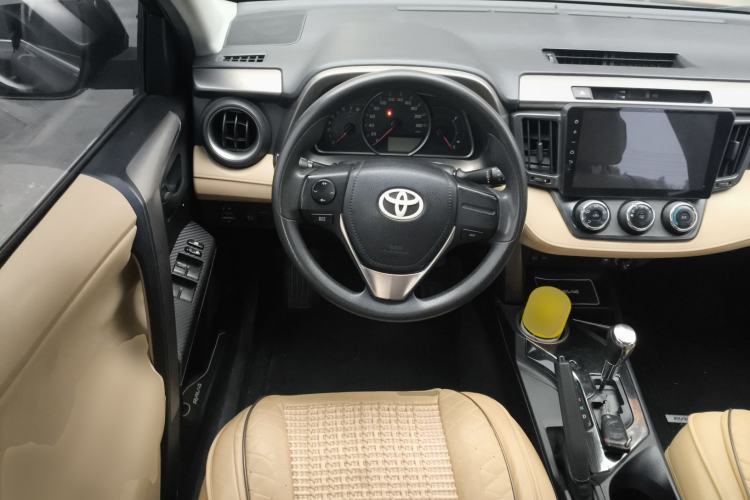 Used Toyota RAV4 2015 2.0L CVT Two-Wheel Drive Urban Edition Steering Wheel