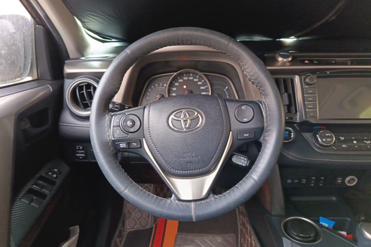 Used Toyota RAV4 2015 2.5L Automatic 4x4 Elite Edition Steering Wheel