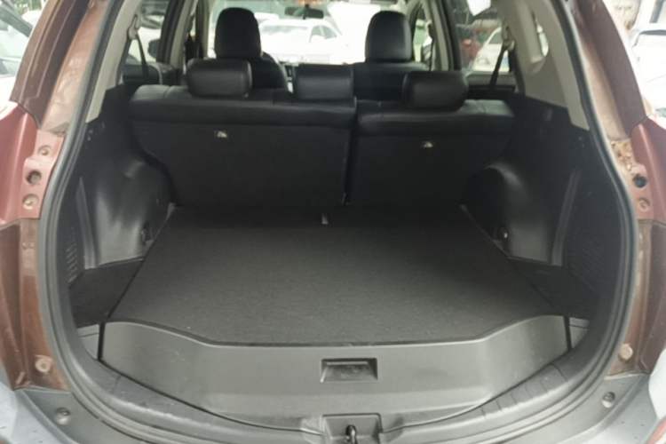 Used Toyota RAV4 2015 2.0L CVT Two-Wheel Drive Fashion Edition Trunk