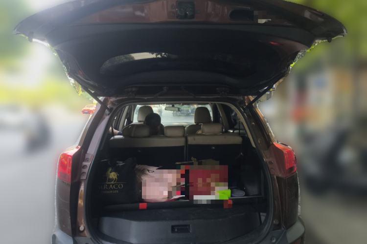 Used Toyota RAV4 2015 2.0L CVT Two-Wheel Drive Fashion Edition Trunk