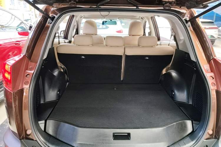 Used Toyota RAV4 2015 2.0L CVT Two-Wheel Drive Fashion Edition Trunk