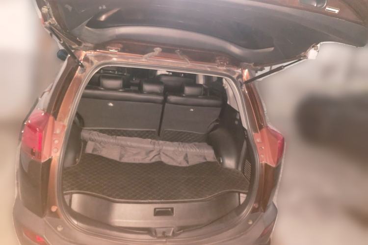 Used Toyota RAV4 2015 2.0L CVT Two-Wheel Drive Fashion Edition Trunk