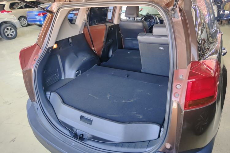 Used Toyota RAV4 2015 2.5L Automatic 4x4 Elite Edition Trunk