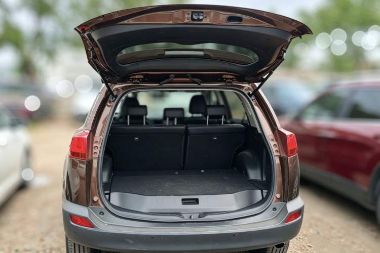 Used Toyota RAV4 2015 2.5L Automatic 4x4 Elite Edition Trunk