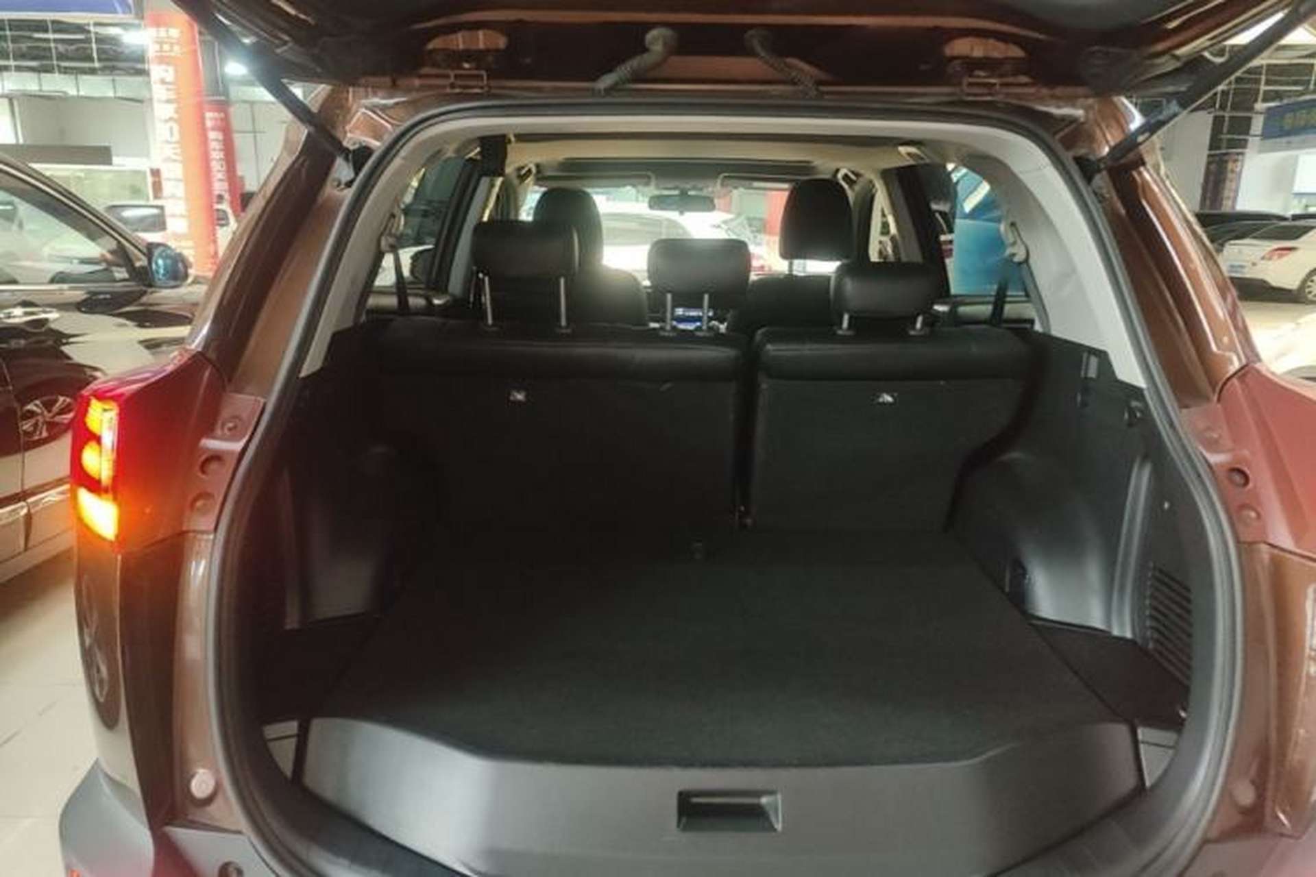 Used Toyota RAV4 2015 2.0L CVT Two-Wheel Drive Fashion Edition Trunk