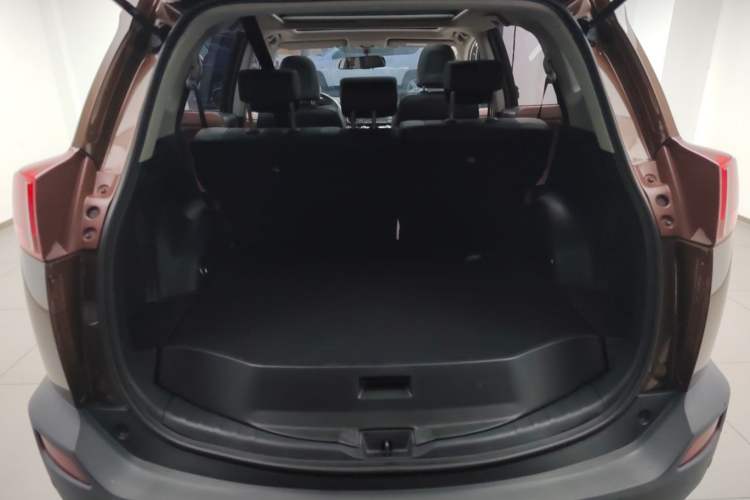 Used Toyota RAV4 2015 2.5L Automatic 4x4 Elite Edition Trunk