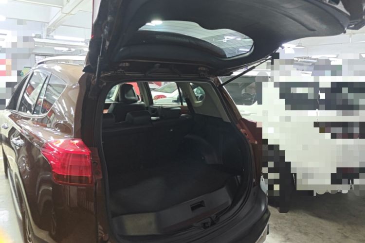 Used Toyota RAV4 2015 2.5L Automatic 4x4 Elite Edition Trunk
