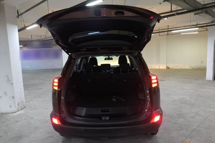 Used Toyota RAV4 2015 2.0L CVT Two-Wheel Drive Fashion Edition Trunk