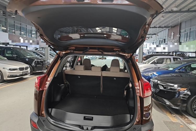 Used Toyota RAV4 2015 2.0L CVT Two-Wheel Drive Fashion Edition Trunk